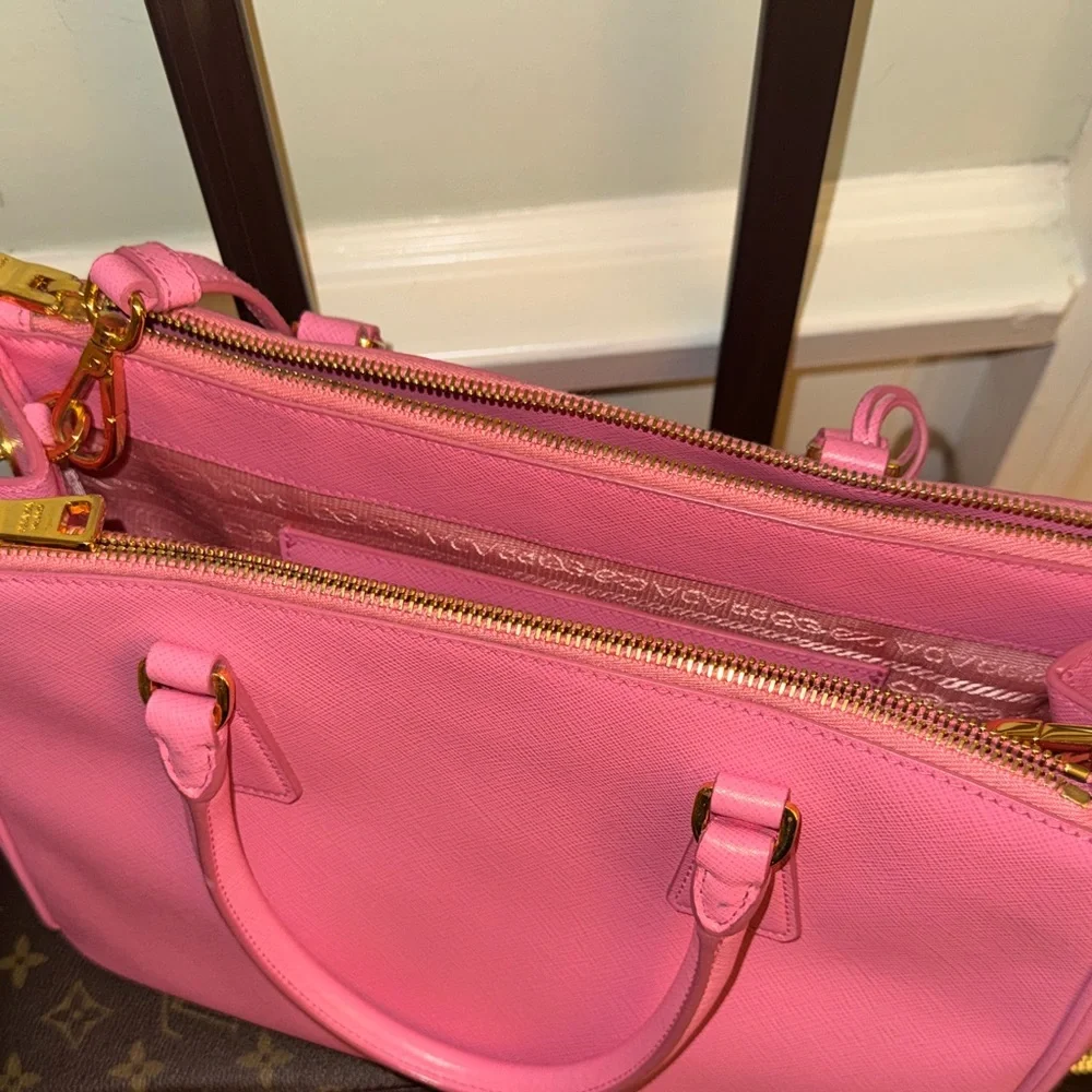 Prada Galleria Barbie Pink Gold Saffiano Leather Satchel Strap Purse Bag Medium